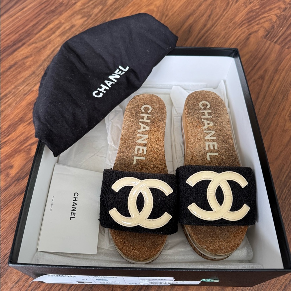 CHANEL ‘CC on wood’ Cork wedge sandals